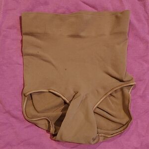 SKIMS Seamless Shapewear in Beige XXS/XS